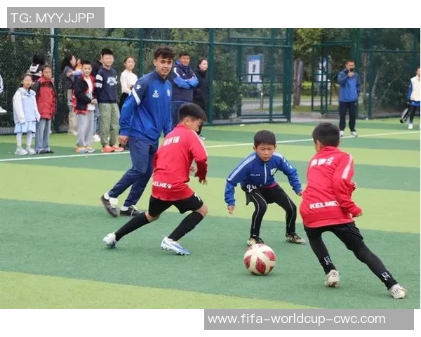 校园足球活动主持人培训与发展探索促进青少年身心健康成长