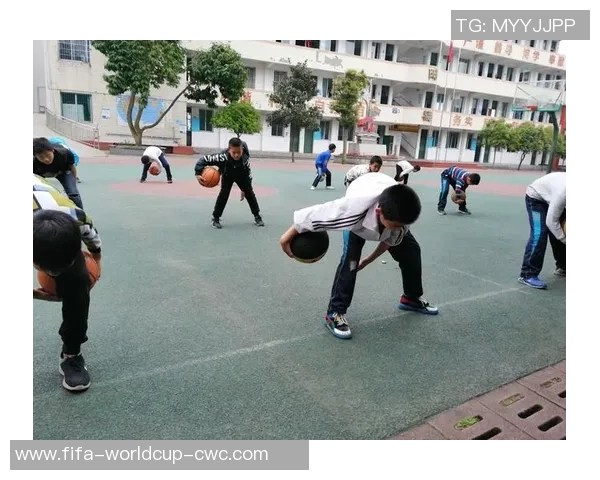 篮球与踢蛋的奇幻冒险之旅在青春岁月中交织的梦想与友情